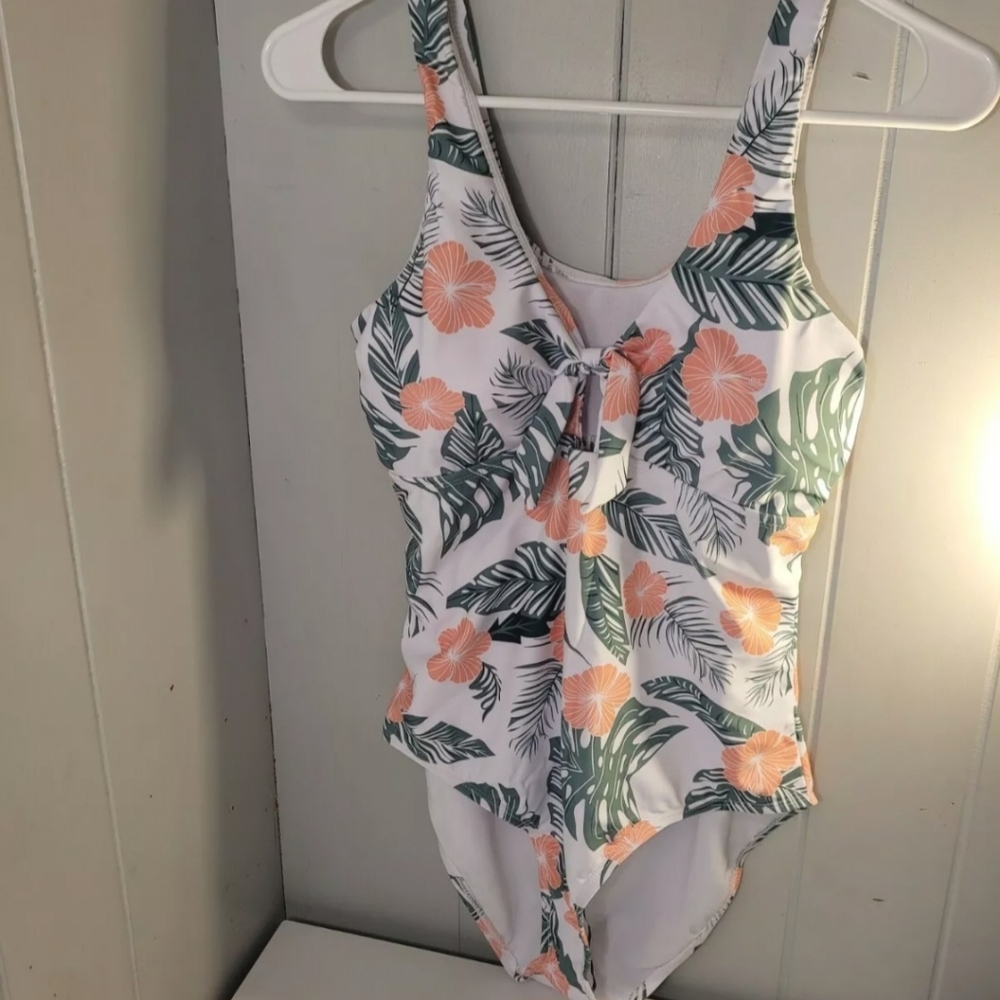 NWOT TROPICAL 1PC SWIMSUIT SIZE MEDIUM BRAND UNKOWN